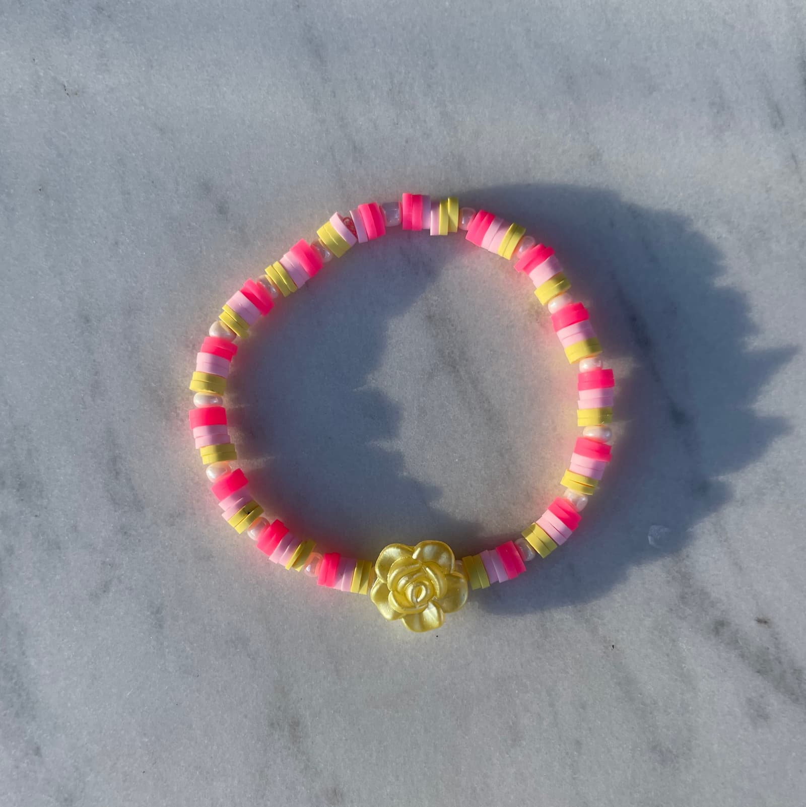 Somrigt Blomsterarmband