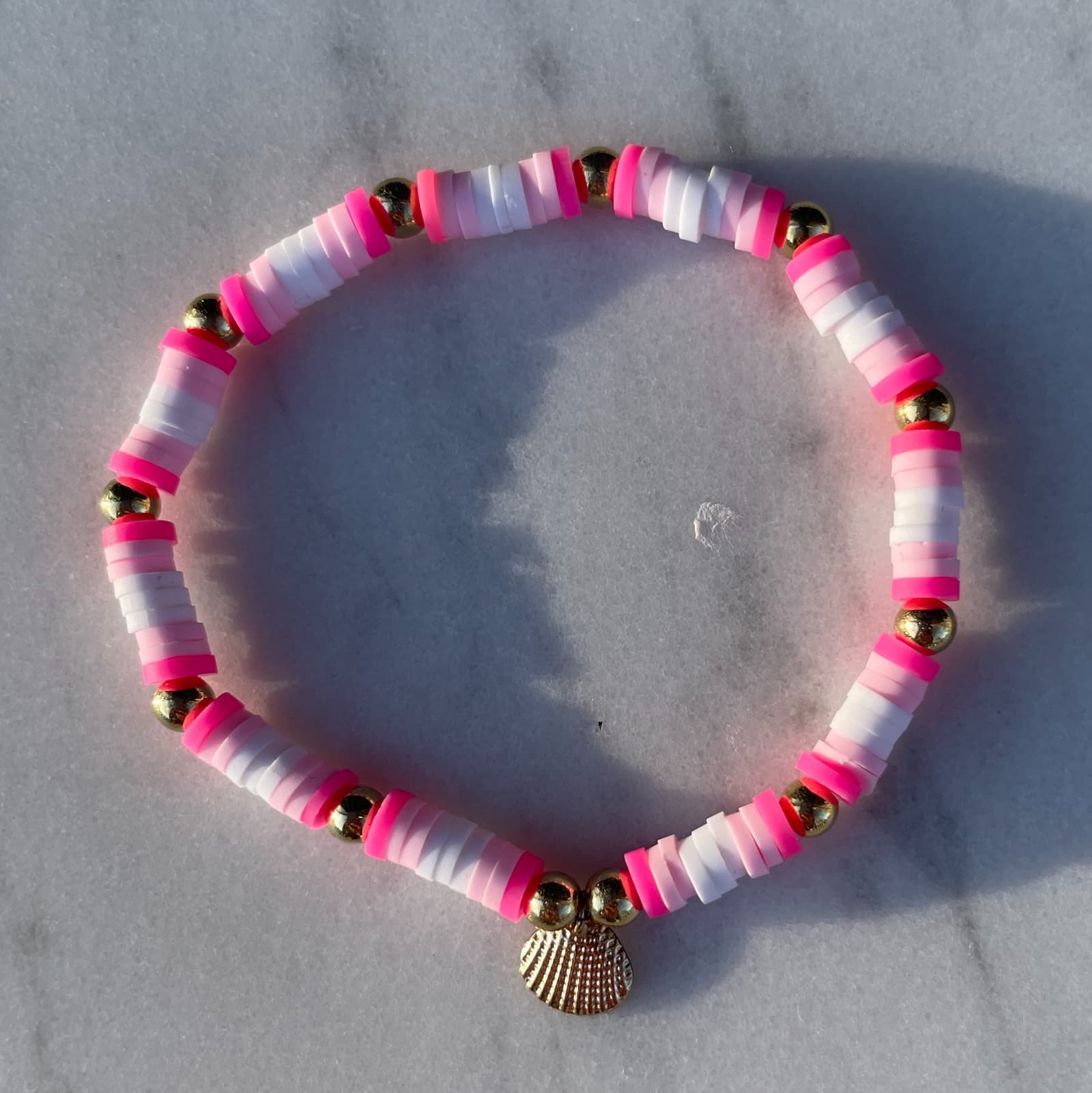Somrigt snäckarmband